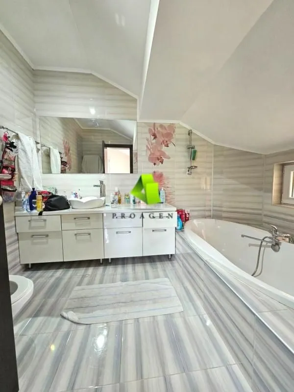 Prodaja, kuća, 180m², Donja Vrežina, Niš