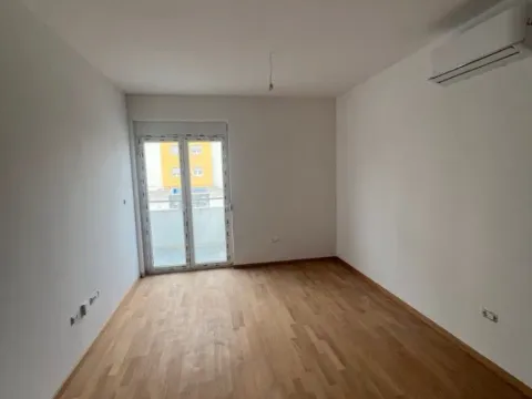 Prodaja, stan, 45m², Pobrežje, Podgorica