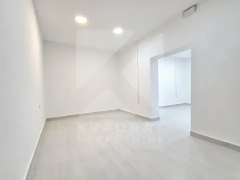 Empty bright room with white walls and laminate flooring. - image 11