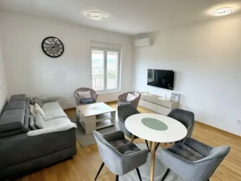 Izdavanje, dvosoban stan, 66m², Stari Aerodrom, Podgorica - image 2