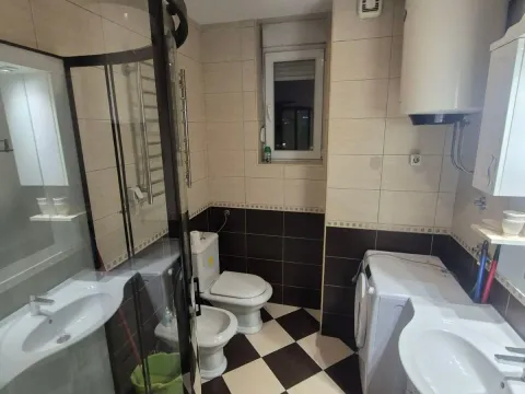 Izdavanje, dvosoban stan, 84m², Krivi Most, Podgorica - image 9