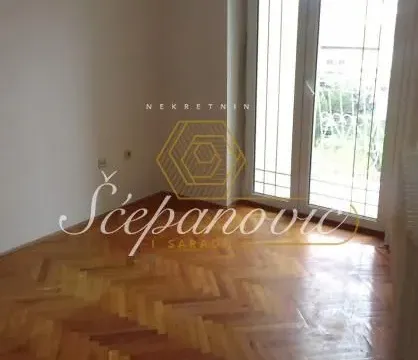 Izdavanje, četvorosoban stan, 104m², Centar, Novi Sad - image 6