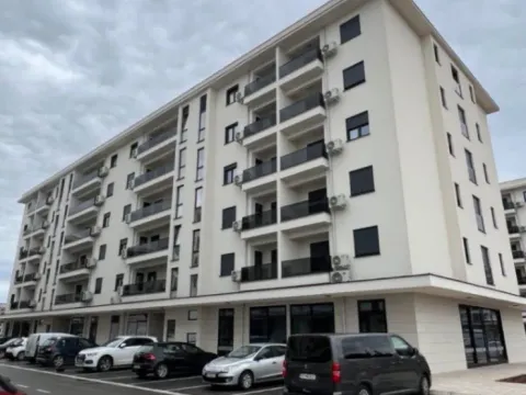 Izdavanje, jednosoban stan, 45m², New City, Podgorica - image 9