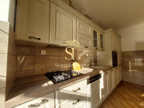 Izdavanje, trosoban stan, 130m², Dobrota, Kotor - image 3