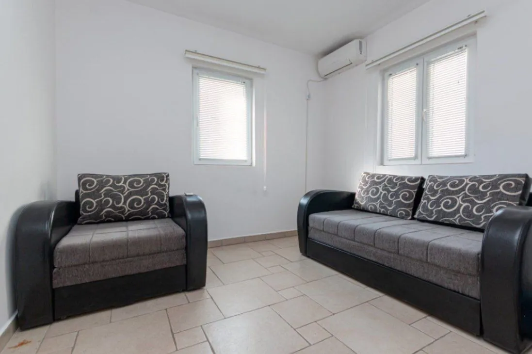 Izdavanje, dvosoban stan, 63m², Baošići, Herceg Novi