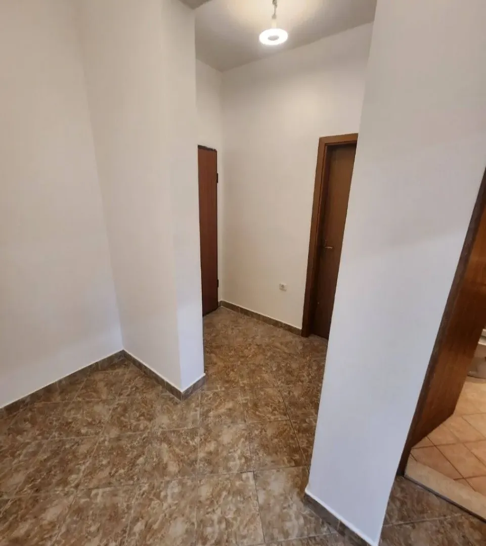 Rent, office space, 53m², Malo Brdo, Podgorica