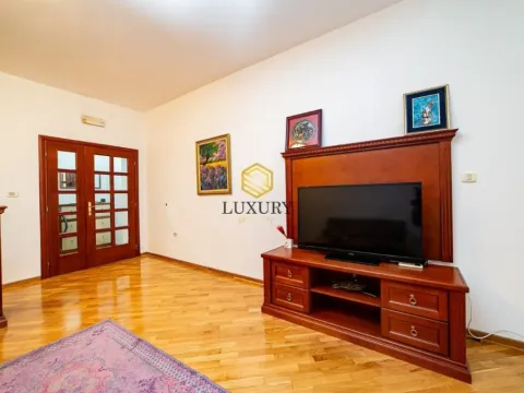 Izdavanje, jednosoban stan, 67m², Centar, Budva - image 6