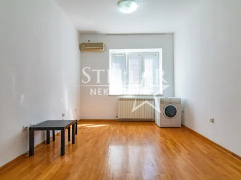 Izdavanje, poslovni prostor, 65m², Centar, Podgorica - image 1