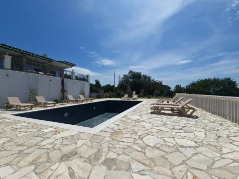 Izdavanje, kuća, 110m², Krimovica, Kotor - image 9