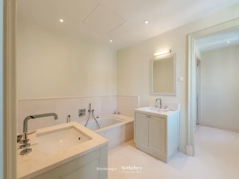 Izdavanje, dvosoban stan, 148m², Porto Montenegro, Tivat - image 10