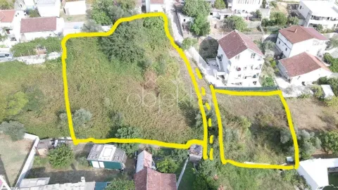 Pogled iz vazduha na građevinsko zemljište sa označenim granicama parcele. - image 2