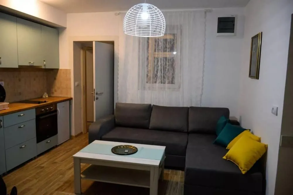 Izdavanje, dvosoban stan, 70m², Slavija, Vračar Sve Podlokacije
