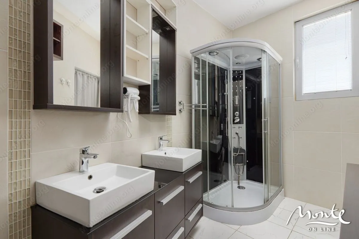 Prodaja, kuća, 220m², Tivat, Crna Gora