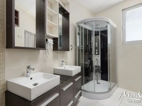 Prodaja, kuća, 220m², Tivat, Crna Gora - image 11