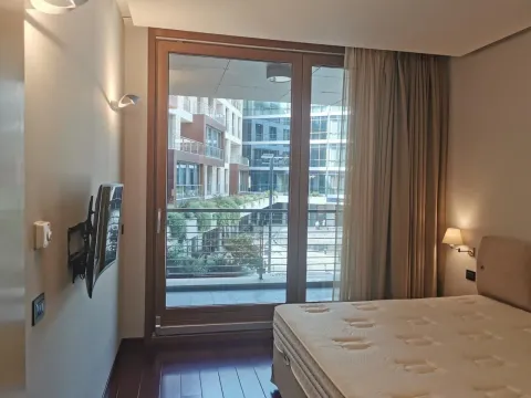 Bright bedroom with access to a terrace and courtyard view. - image 7
