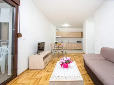 Sale, one bedroom apartment, 47m², Bečići, Budva - image 1