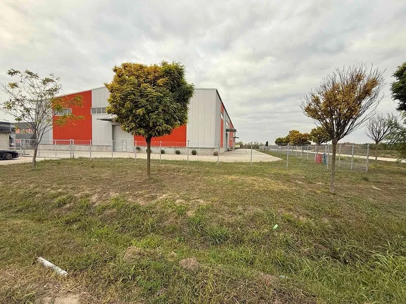 Rent, office space, 3000m², Stara Pazova, Srbija