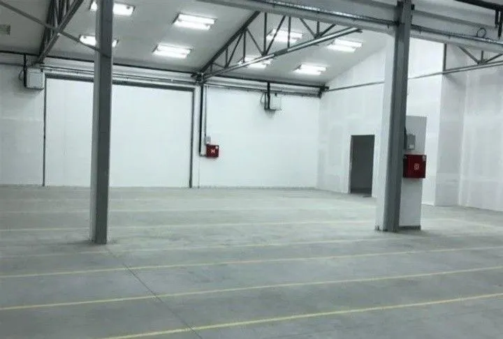 Izdavanje, poslovni prostor, 1350m², Čukarica, Beograd