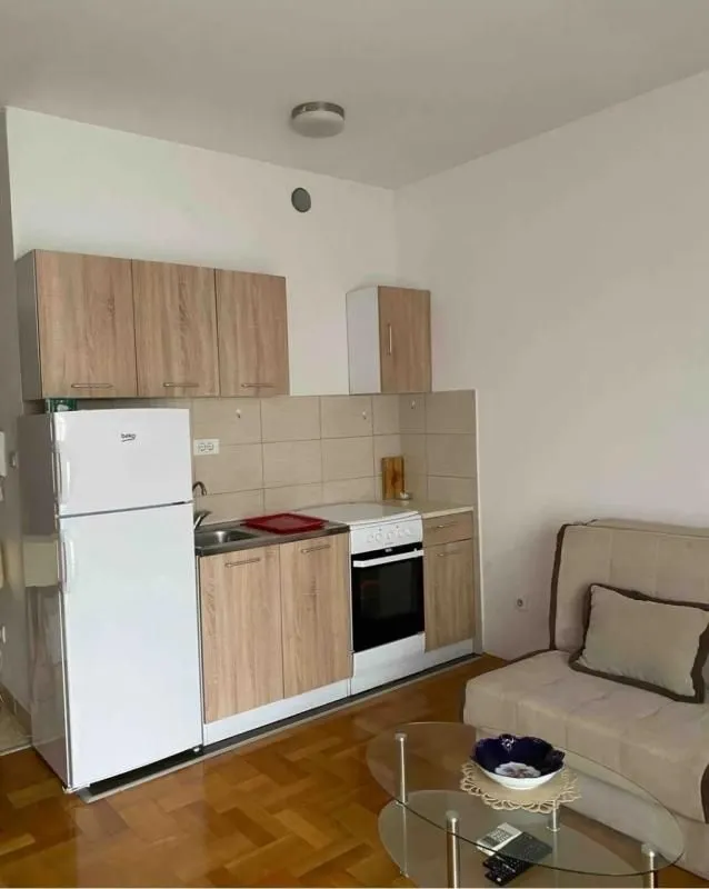 Rent, studio apartment, 29m², Stari Aerodrom, Podgorica