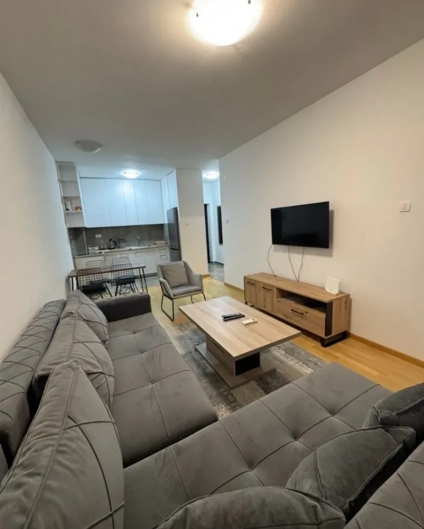 Izdavanje, jednosoban stan, 45m², Pobrežje, Podgorica