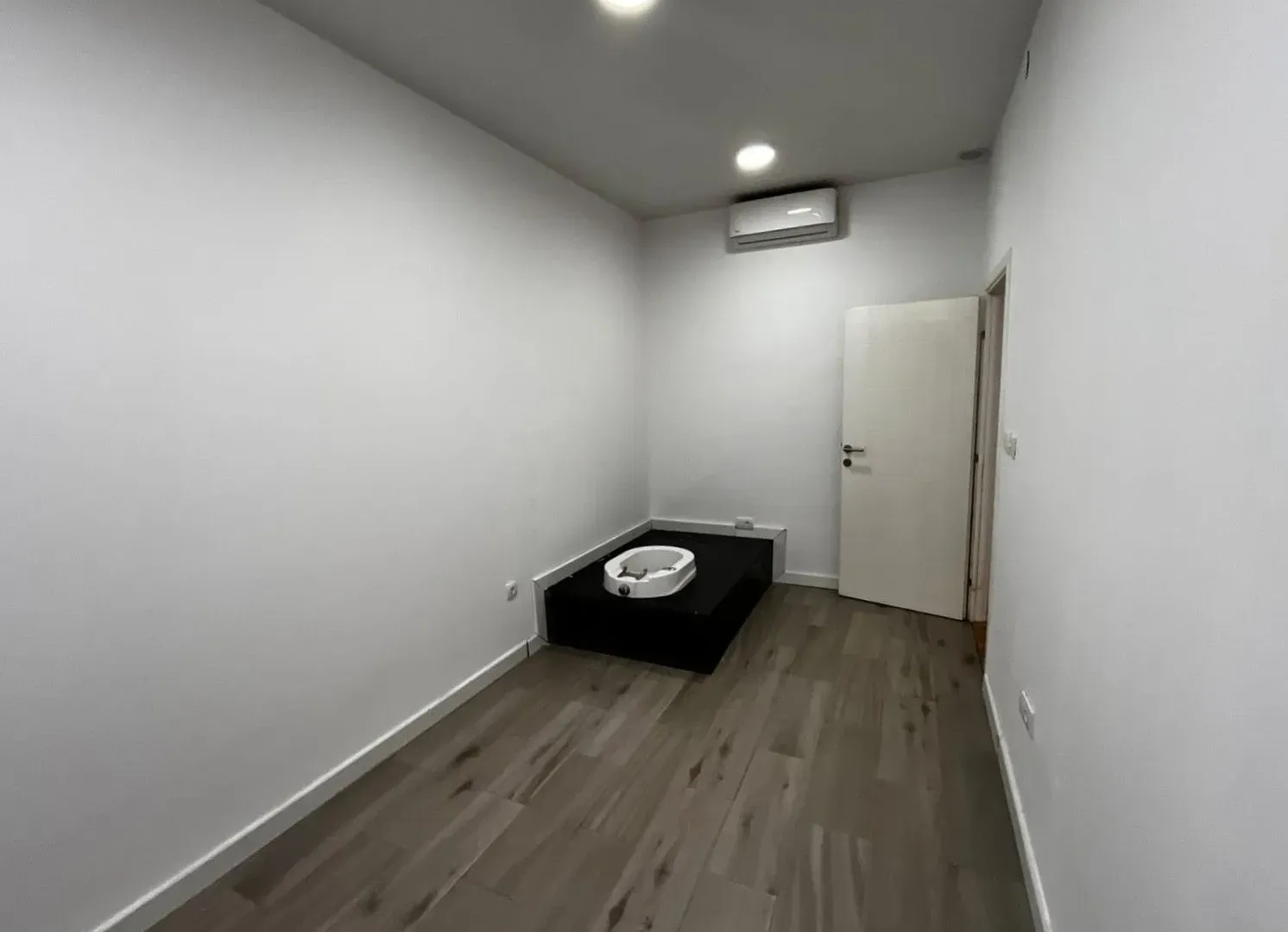 Rent, office space, 92m², Nova Dalmatinska, Podgorica