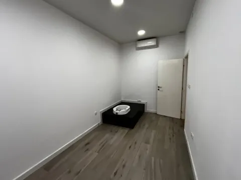 Rent, office space, 92m², Nova Dalmatinska, Podgorica - image 8