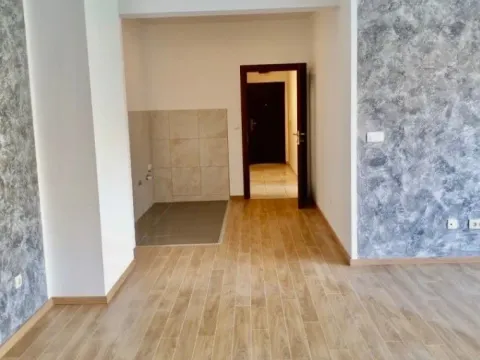 Izdavanje, trosoban stan, 90m², Vezirov Most, Podgorica - image 4