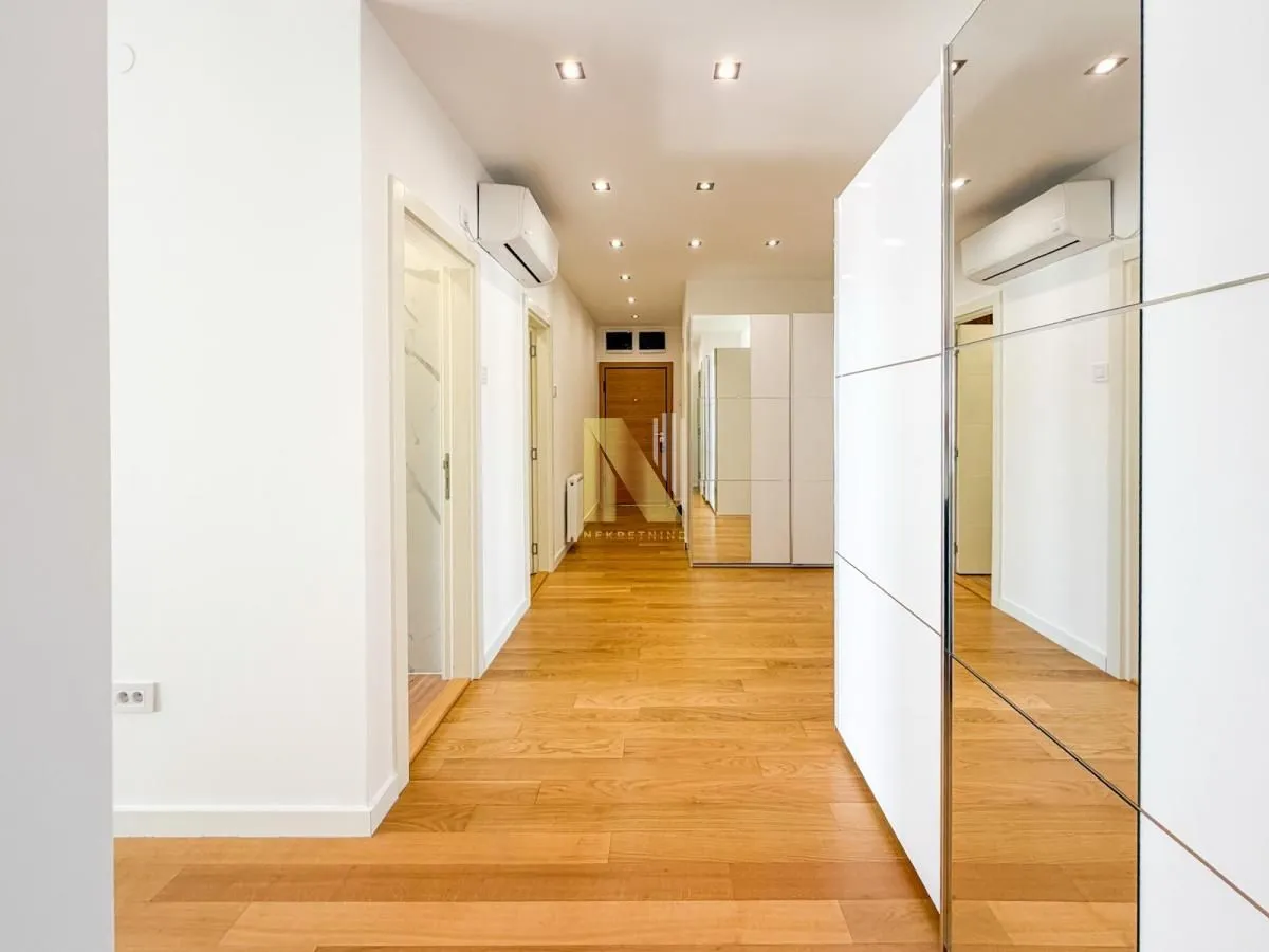 Prodaja, četvorosoban stan, 112m², Adamovićevo Naselje, Novi Sad Sve Podlokacije