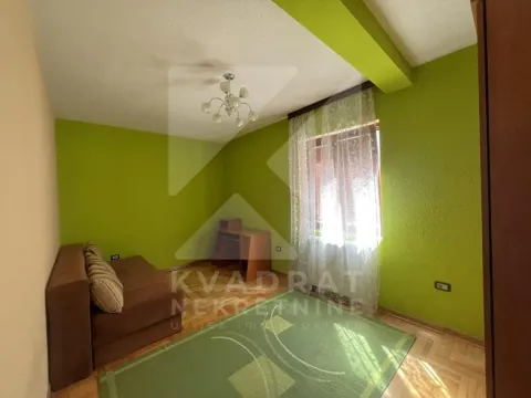 Izdavanje, trosoban stan, 150m², Stari Aerodrom, Podgorica - image 10