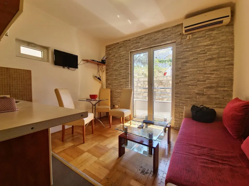 Rent, one bedroom apartment, 30m², Bečići, Budva