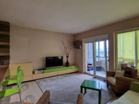 Izdavanje, dvosoban stan, 70m², City Kvart, Podgorica - image 11