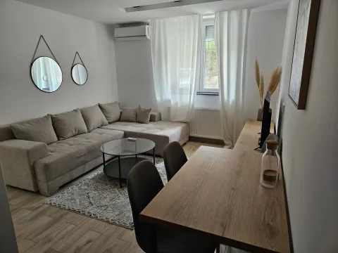 Rent, two bedroom apartment, 34m², Senjak, Beograd - image 1