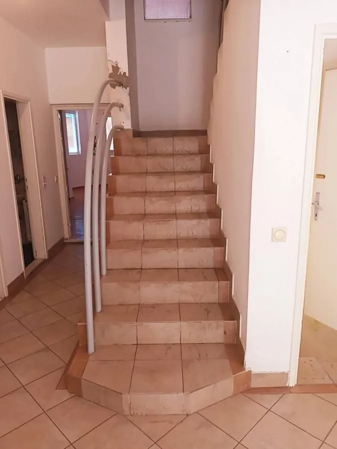 Izdavanje, kuća, 180m², Čukarica, Beograd