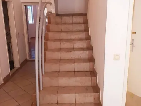 Izdavanje, kuća, 180m², Čukarica, Beograd - image 11