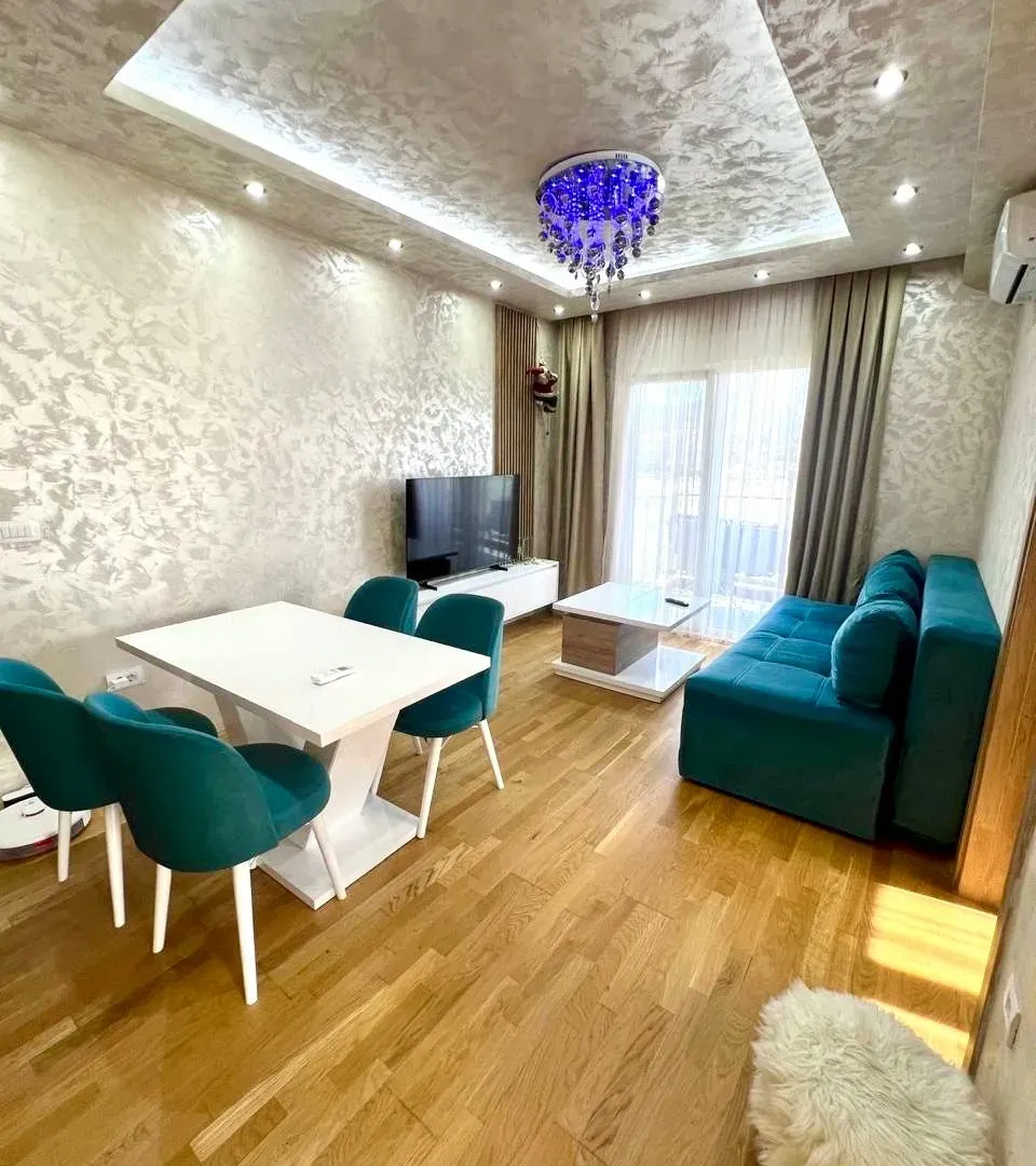 Izdavanje, trosoban stan, 70m², Stari Aerodrom, Podgorica