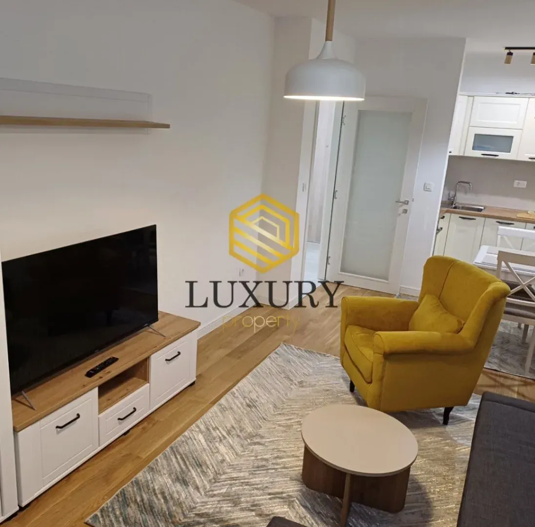 Izdavanje, jednosoban stan, 45m², Central Point, Podgorica