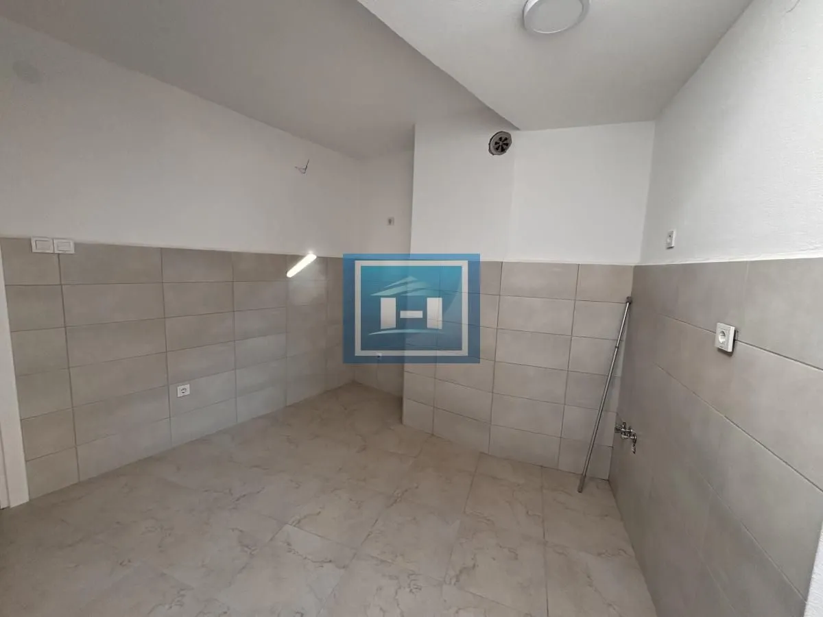 Prodaja, trosoban stan, 107m², Centar, Jagodina