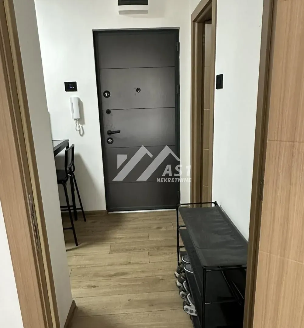 Izdavanje, jednosoban stan, 33m², Bulevar Oslobodjenja, Novi Sad Sve Podlokacije