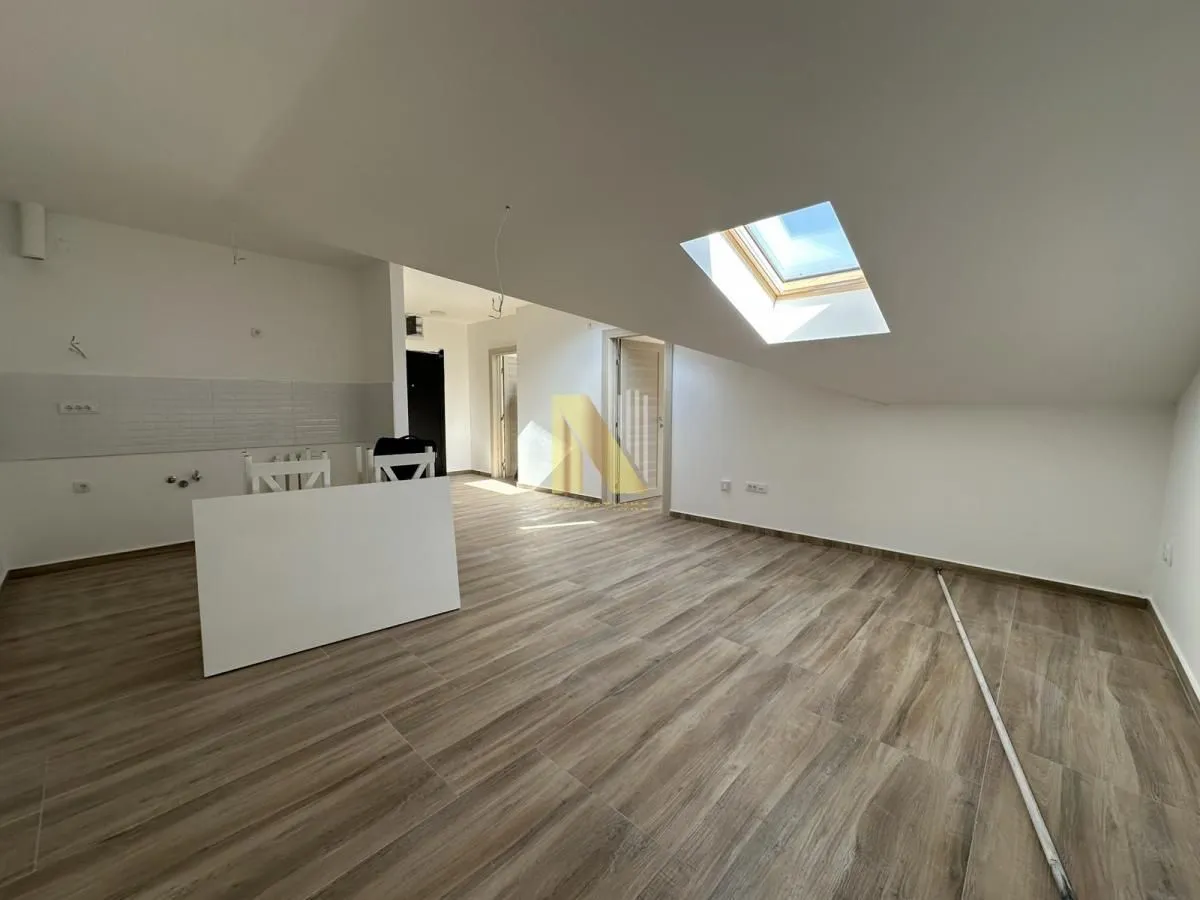 Prodaja, dvosoban stan, 55m², Centar, Inđija