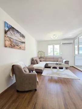 Rent, three bedroom apartment, 100m², City Kvart, Podgorica - image 2