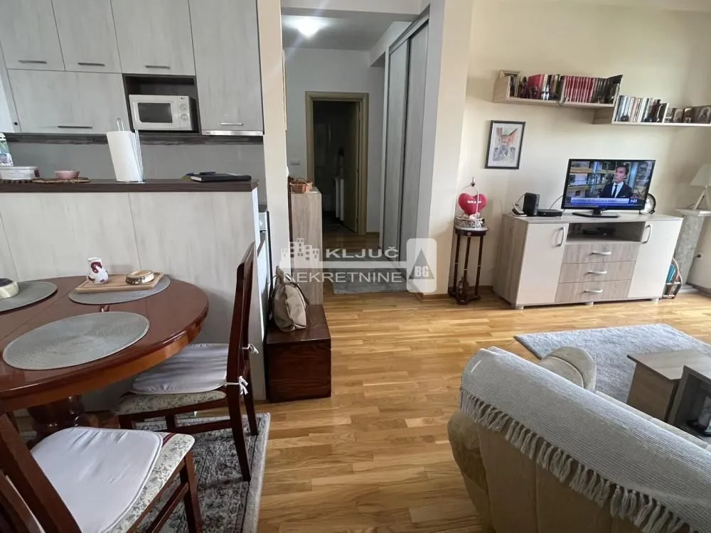 Prodaja, dvosoban stan, 64m², Savski Venac, Beograd