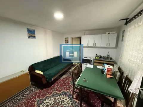 Izdavanje, jednosoban stan, 35m², Tavrića obori, Jagodina - image 1