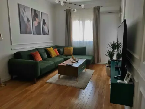 Prodaja, jednosoban stan, 48m², Centar, Bar - image 1