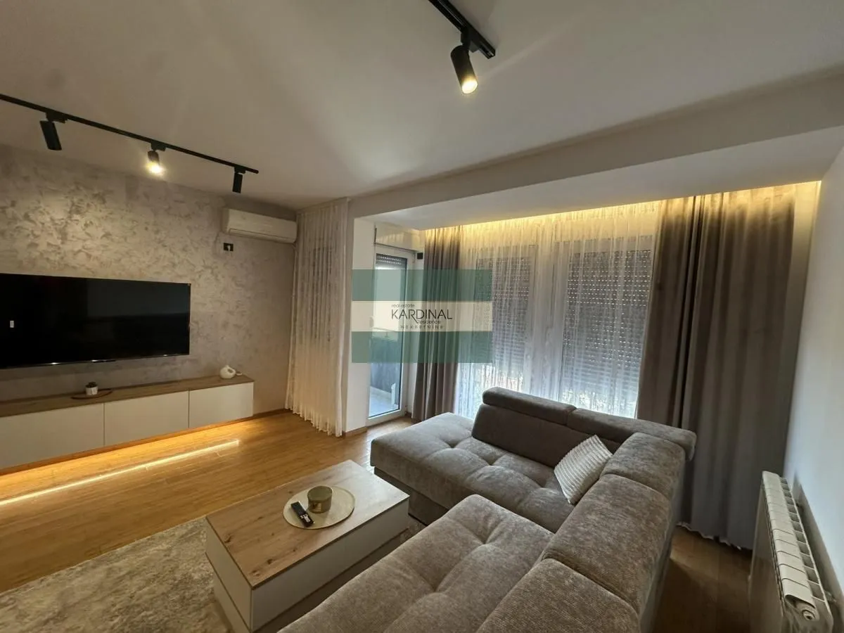 Izdavanje, dvosoban stan, 52m², Centar, Kragujevac