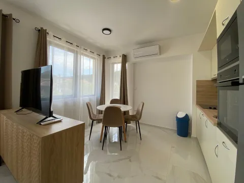 Izdavanje, stan, 29m², Radanovići, Kotor - image 3