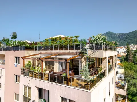 Izdavanje, trosoban stan, 400m², Budva, Crna Gora - image 16