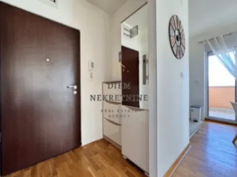 Izdavanje, jednosoban stan, 50m², City Kej, Podgorica - image 9