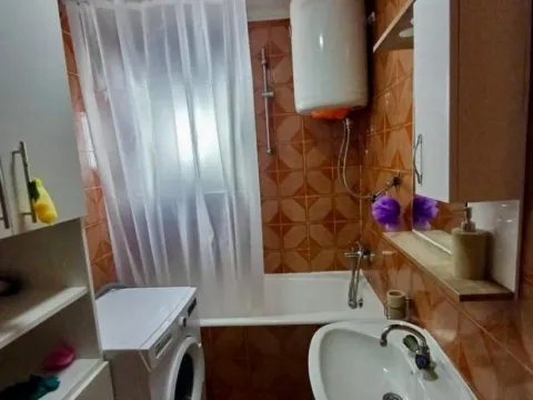 Izdavanje, jednosoban stan, 53m², Centar, Bar - image 4