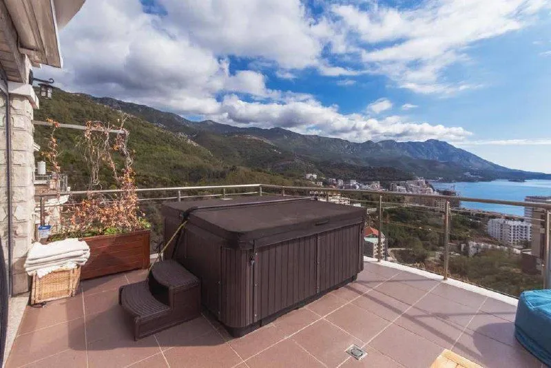 Rent, three bedroom apartment, 146m², Bečići, Budva