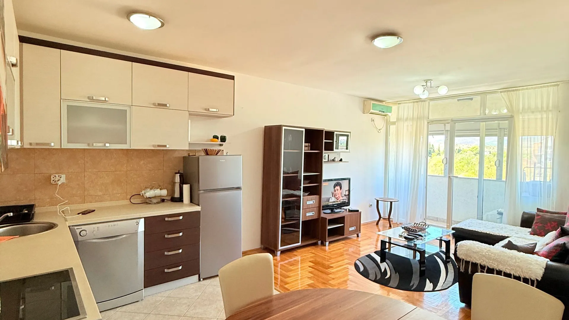 Izdavanje, dvosoban stan, 60m², City Kvart, Podgorica